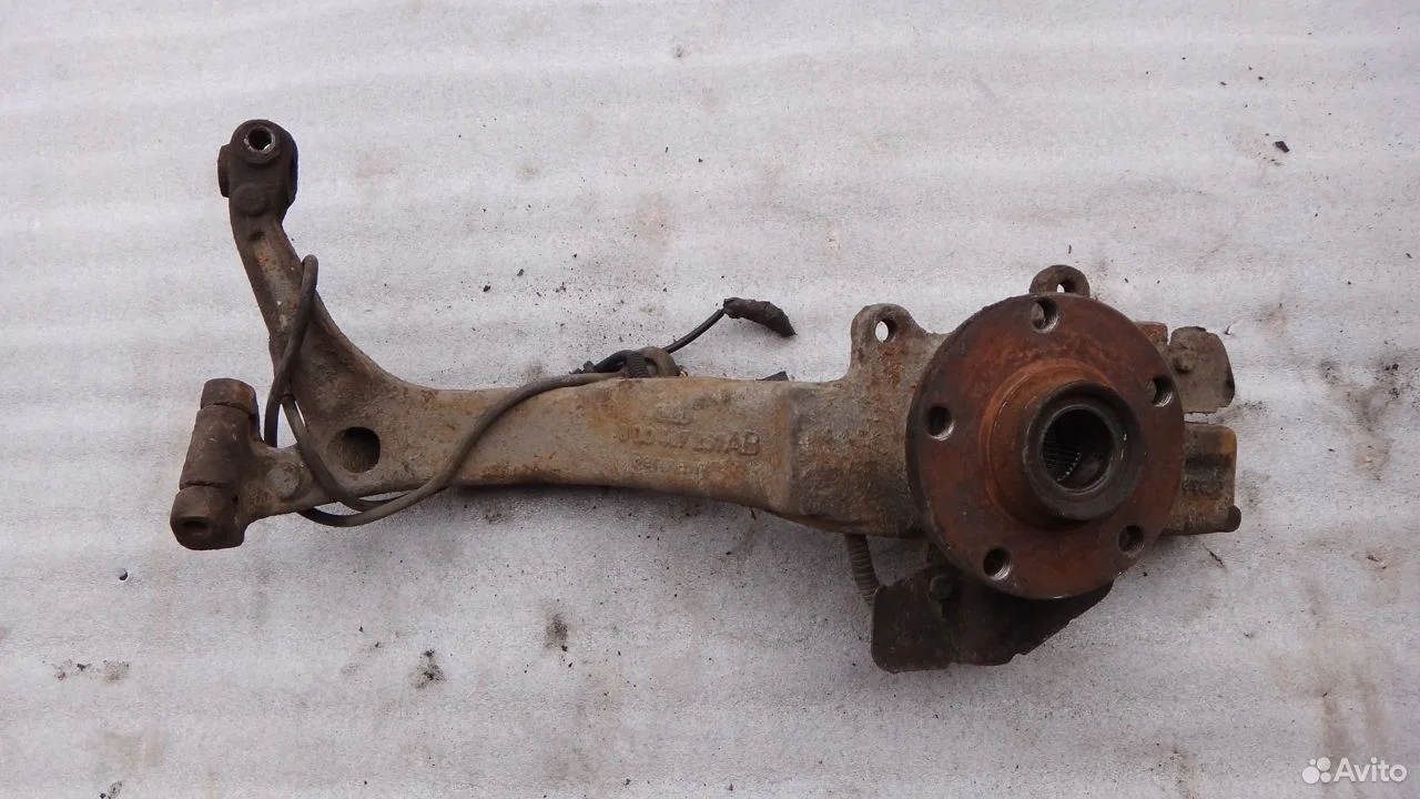 Кулак передний левый audi a4 b5 8d 8d0407257ab