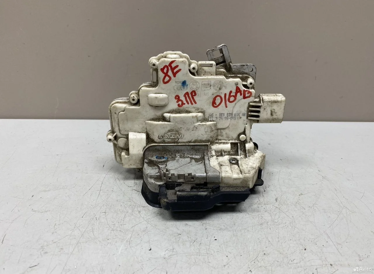 Замок двери задний правый audi a4 8e b7