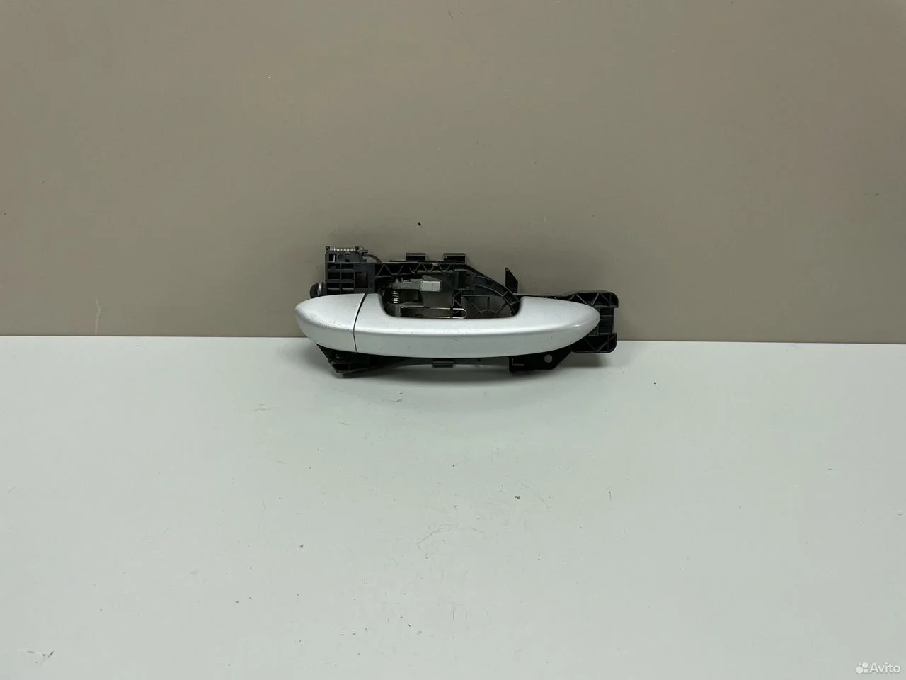 Кронштейн ручки двери правой фольксваген пассат б6