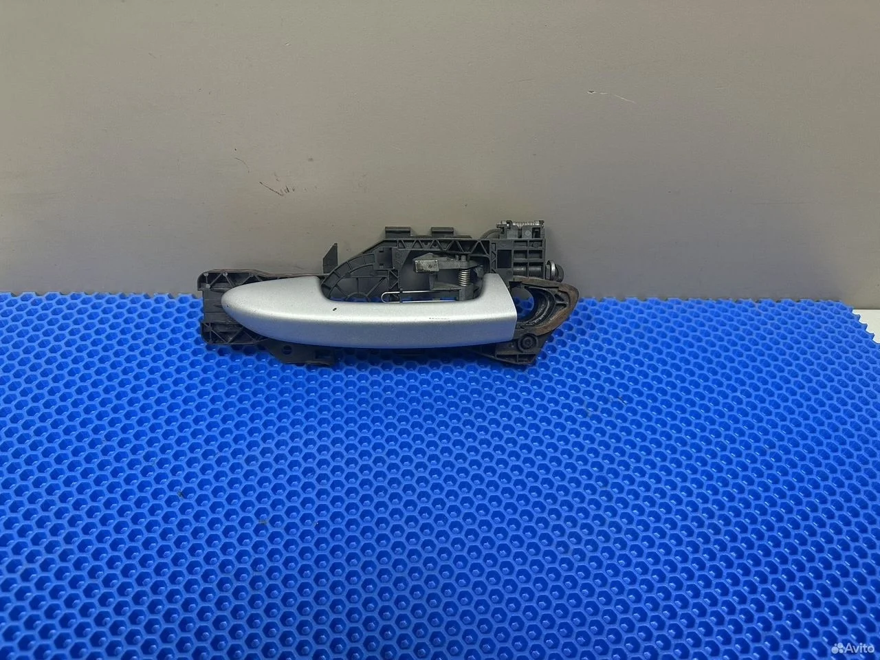 Кронштейн ручки двери левый vw passat b6 b7