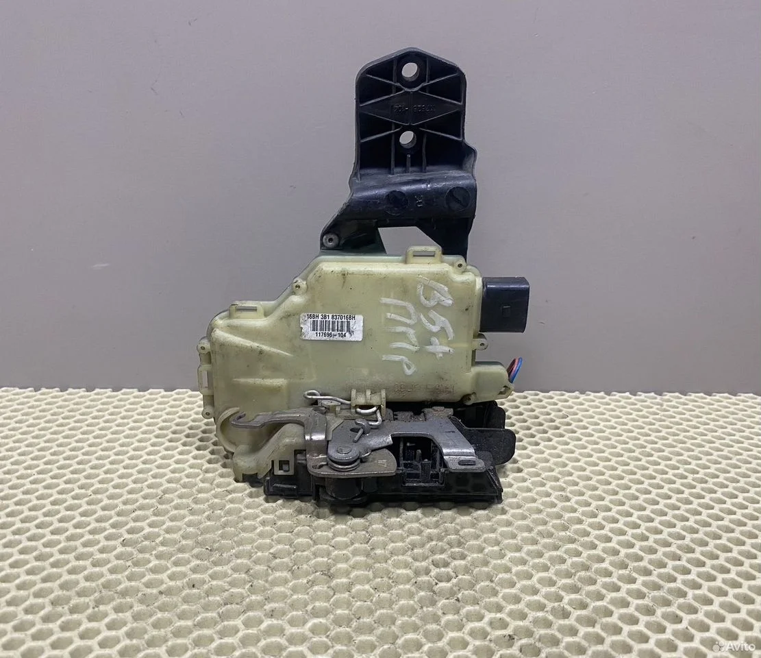 Замок передней правой двери vw passat b5+ 3b183701