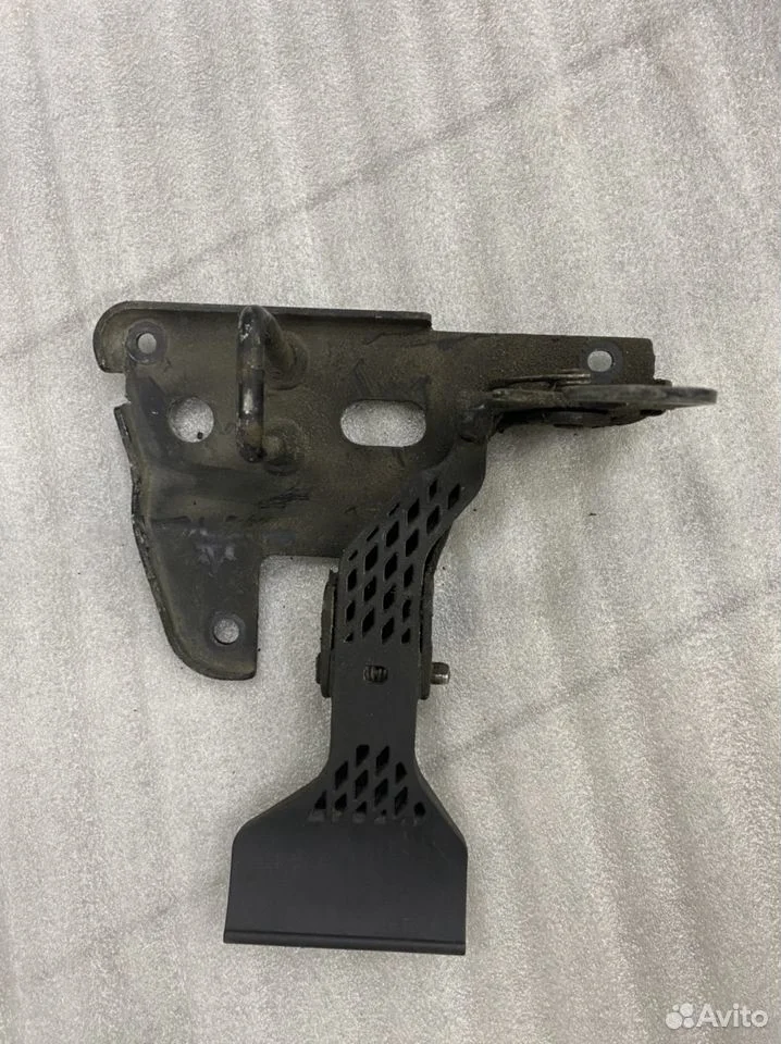 Крюк капота audi a4 8e b7