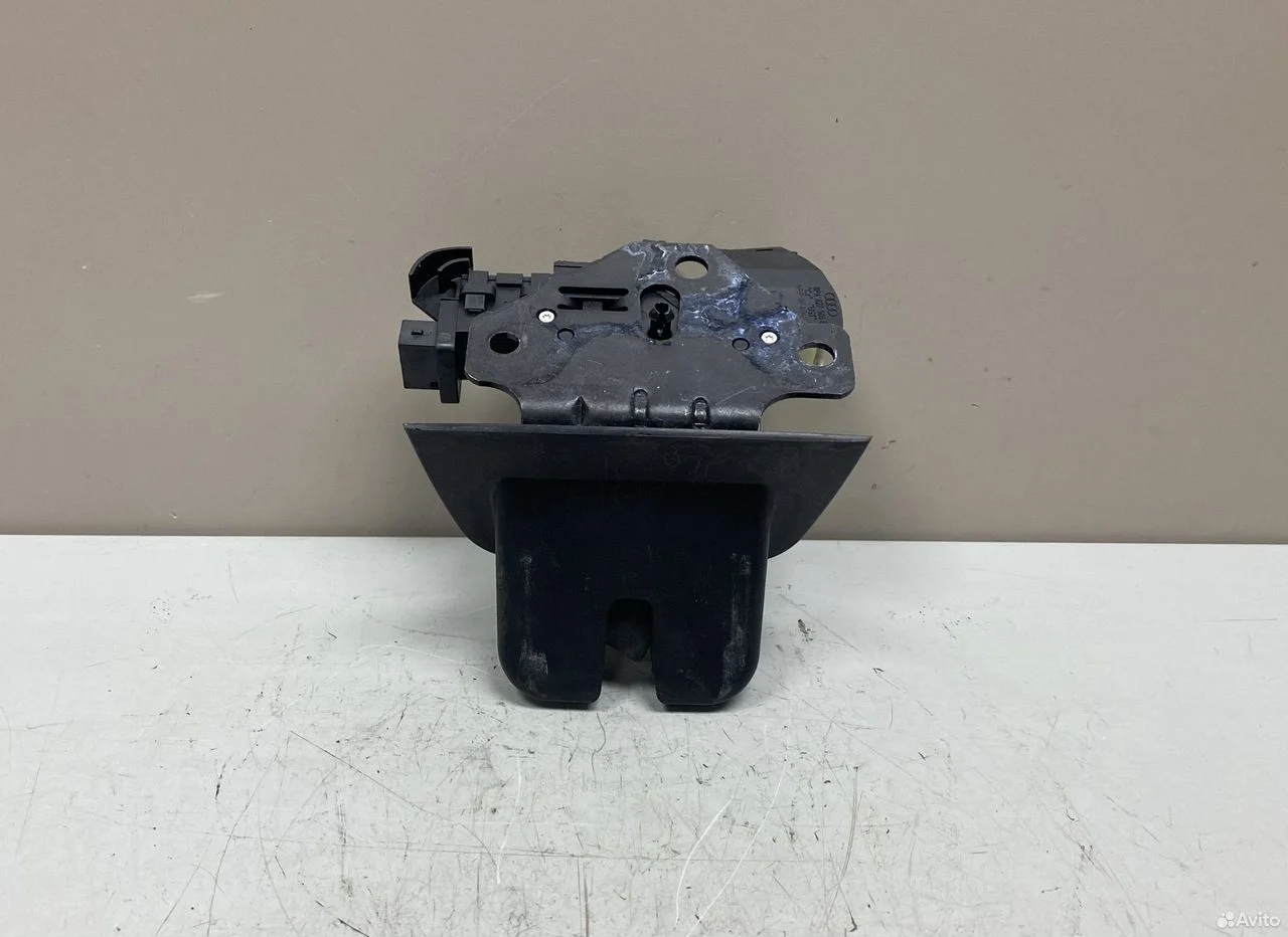 Замок крышки багажника audi a3 8p 8p4827505b