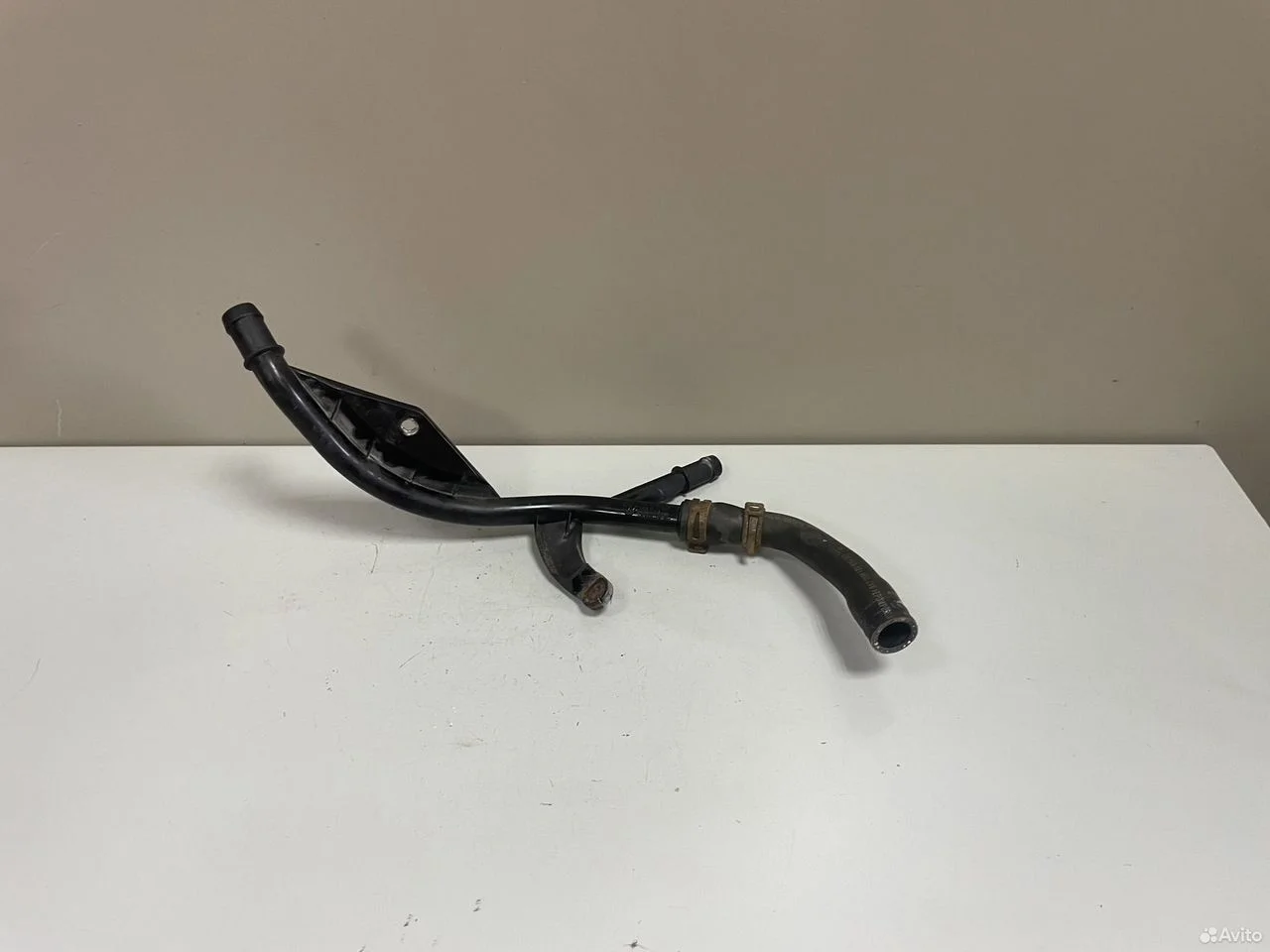 Патрубок системы охлаждения skoda fabia 2 5j