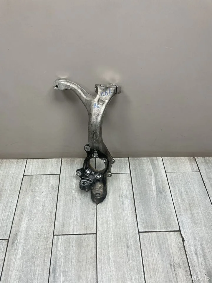 Кулак поворотный передний левый audi a6 4f c6