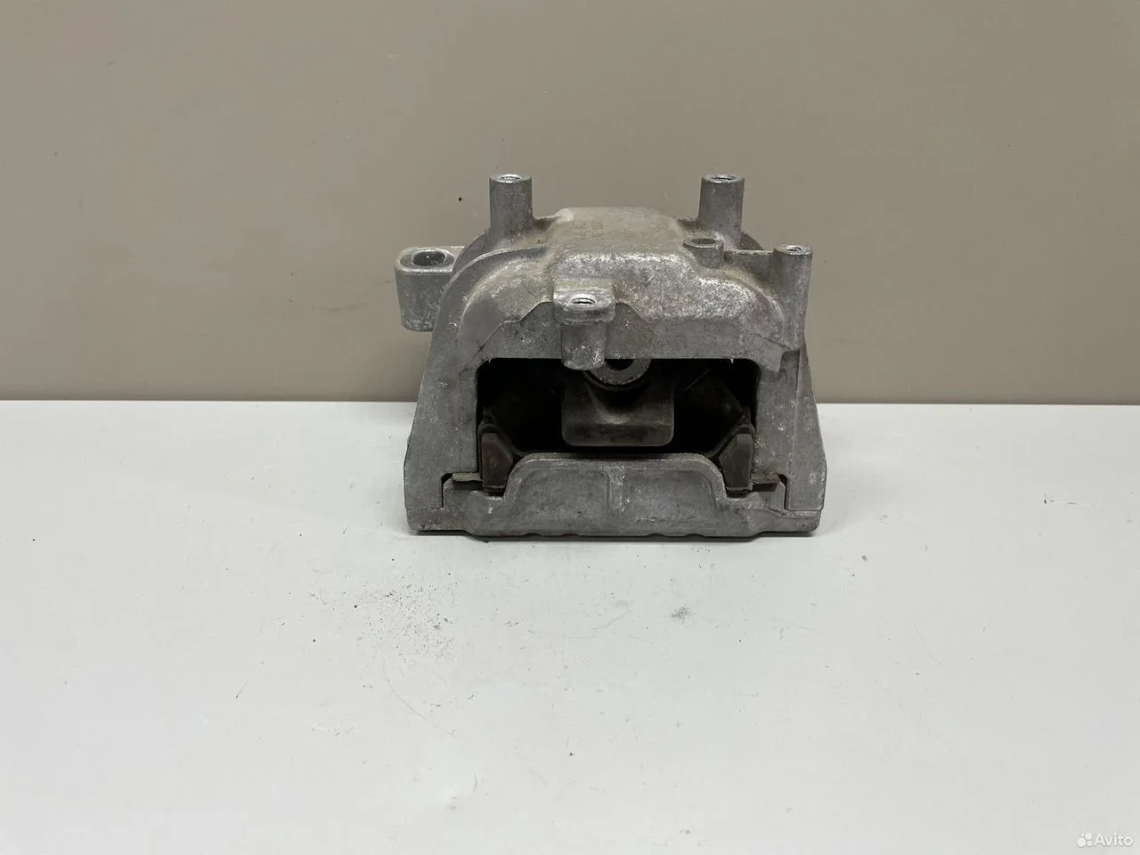 Опора двигателя правая volkswagen passat b6