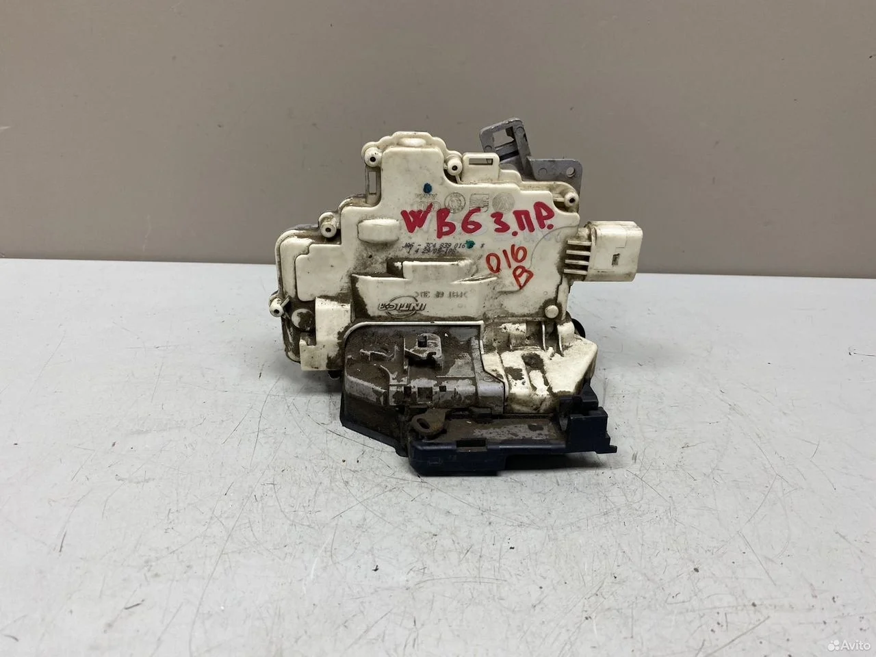 Замок двери задний правый vw passat b6