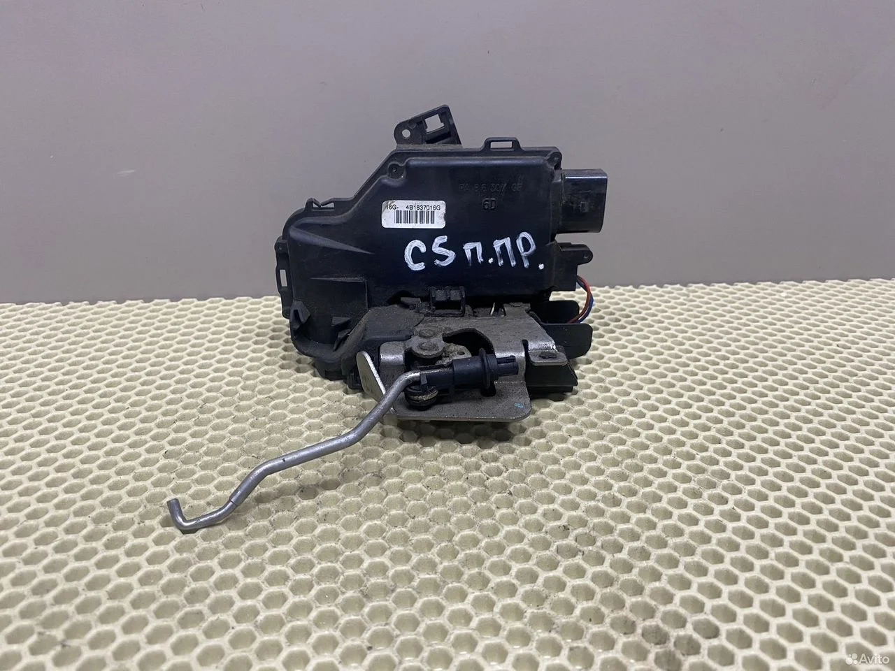 Замок передней правой двери audi a6 c5 4b1837016g