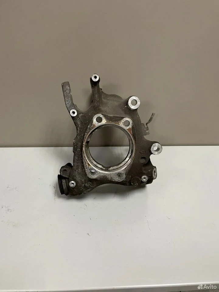 Кулак задний правый audi a8 4h d4 ауди а8 д4