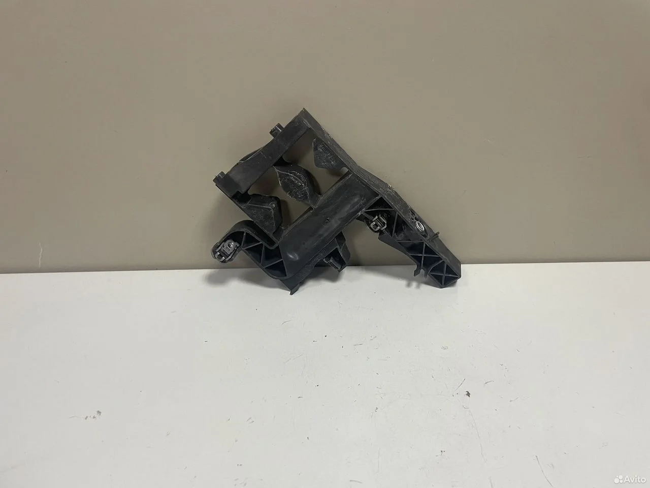 Крепление левой фары audi a7 4g