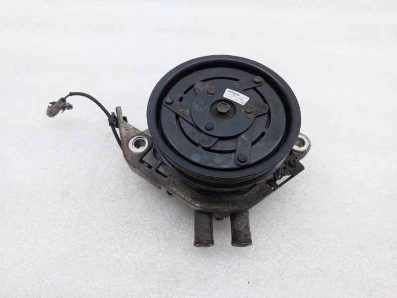 Помпа Toyota Land Cruiser 2014 J200