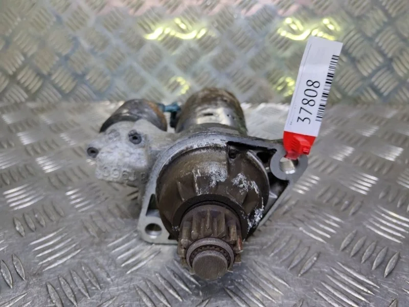 Стартер Volkswagen Passat