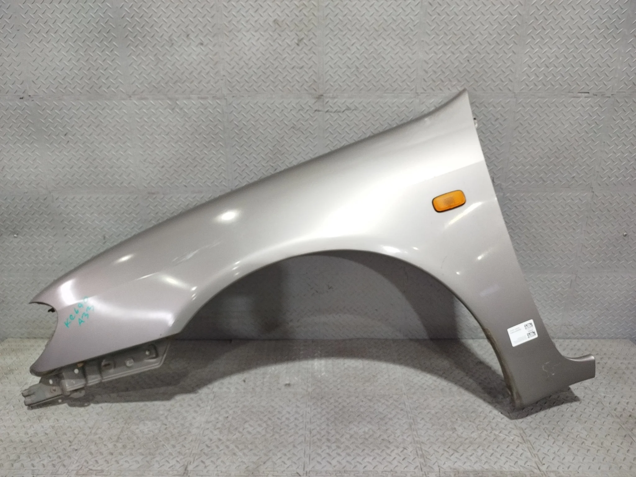 КРЫЛО NISSAN CEFIRO MAXIMA A33 PA33 631012Y030 ПЕРЕДНЕЕ ЛЕВОЕ серый, KT3 KE690