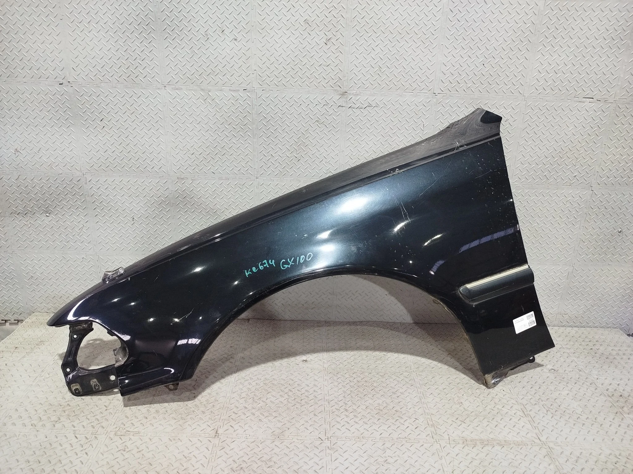 КРЫЛО TOYOTA MARK II GX100 GX105 JZX100 JZX101 JZX105 LX100 538022A430 ПЕРЕДНЕЕ ЛЕВОЕ черный, 6N9 KE674