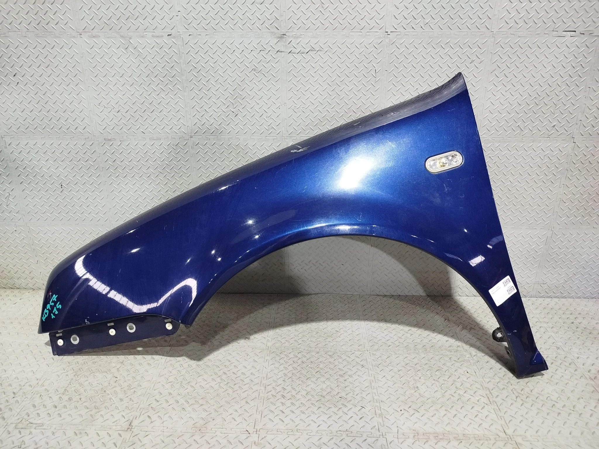 КРЫЛО VOLKSWAGEN GOLF 1E7 1J1 1J5 9B1 MK4 1J0821021 ПЕРЕДНЕЕ ЛЕВОЕ синий, LD5Q KB957