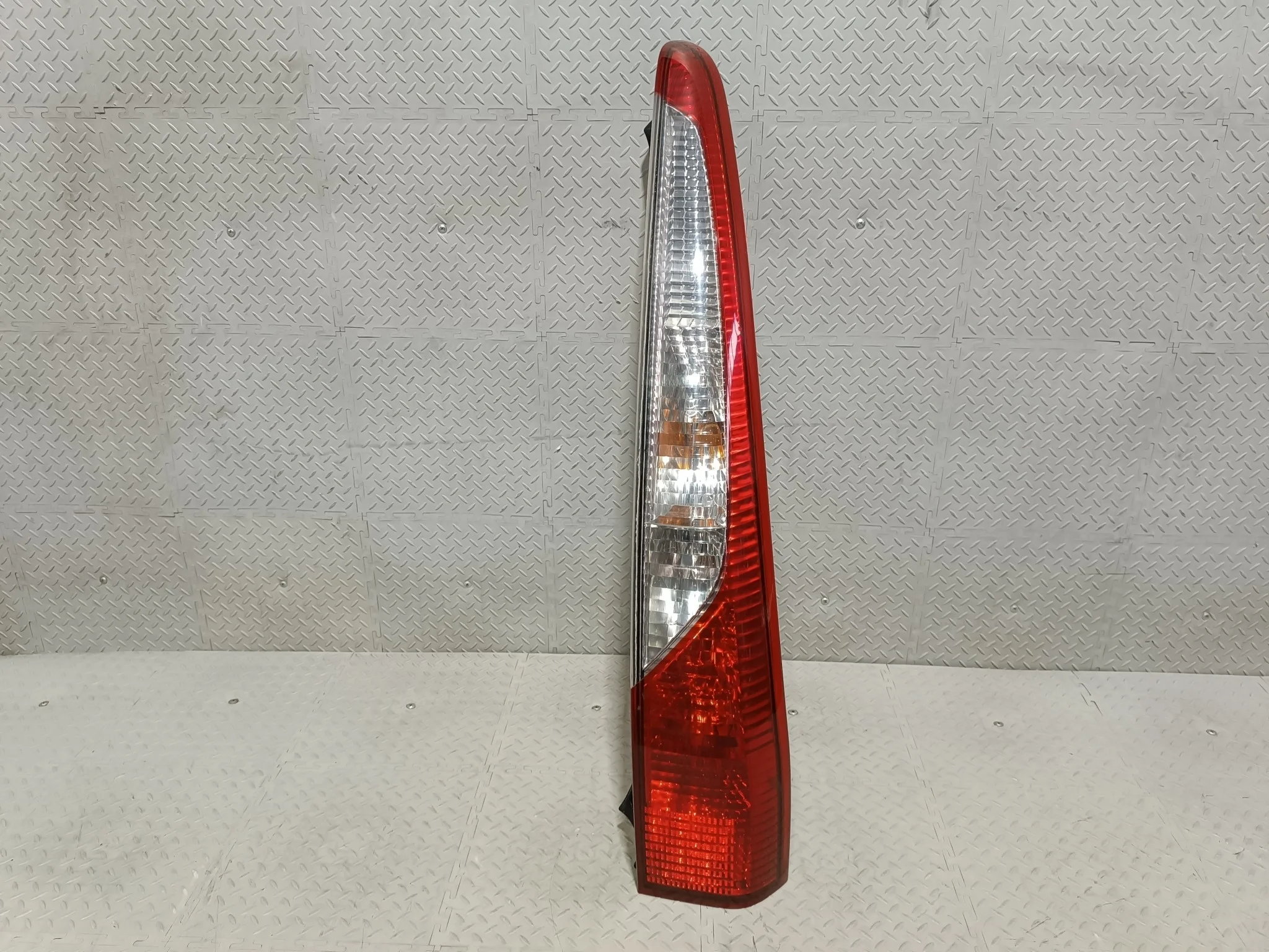 ФОНАРЬ MITSUBISHI LANCER LANCER CEDIA CS2W CS3W CS5W CS9W 22087508 WAGON ПРАВЫЙ MN161024 KE686