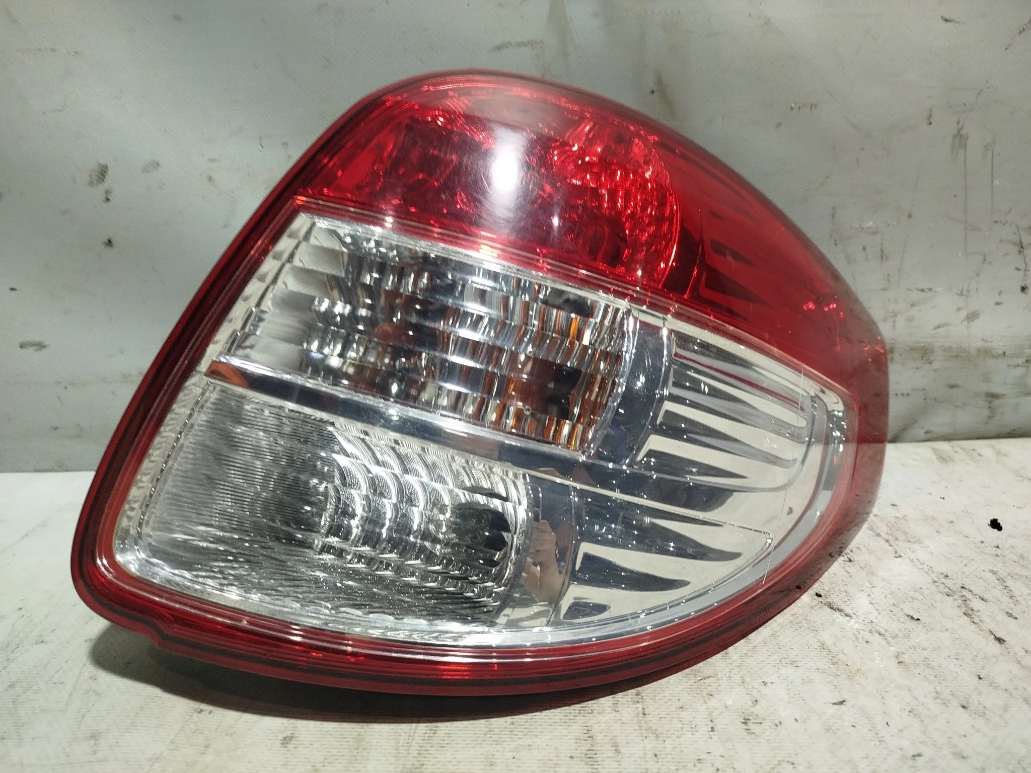 ФОНАРЬ SUZUKI SX4 YA11S YA41S YB11S YB41S 22059135 1 МОДЕЛЬ ПРАВЫЙ 3565080JA0 KE668