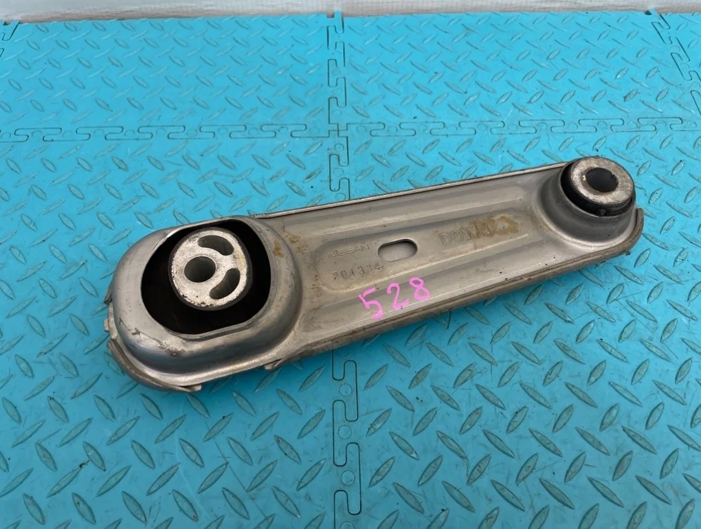 Кронштейн двигателя Nissan X-Trail 2014 113604BA0B T32 MR20DD 2.0