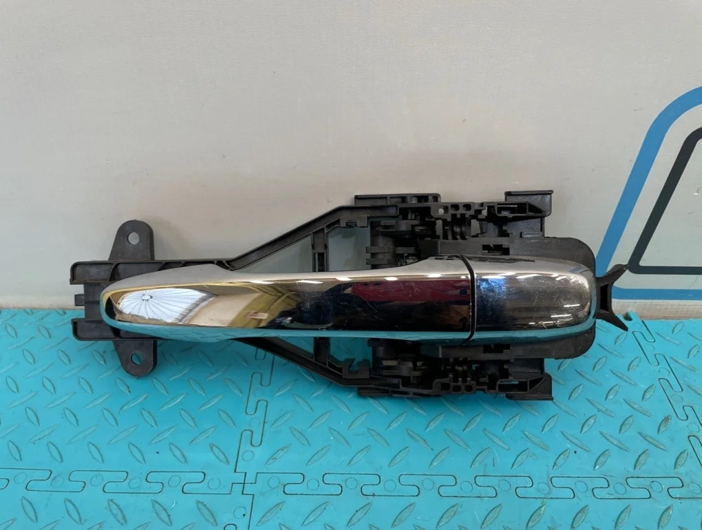 Ручка двери наружная Volvo V40 2013 31440085 MV B4164T 1.6, передняя правая