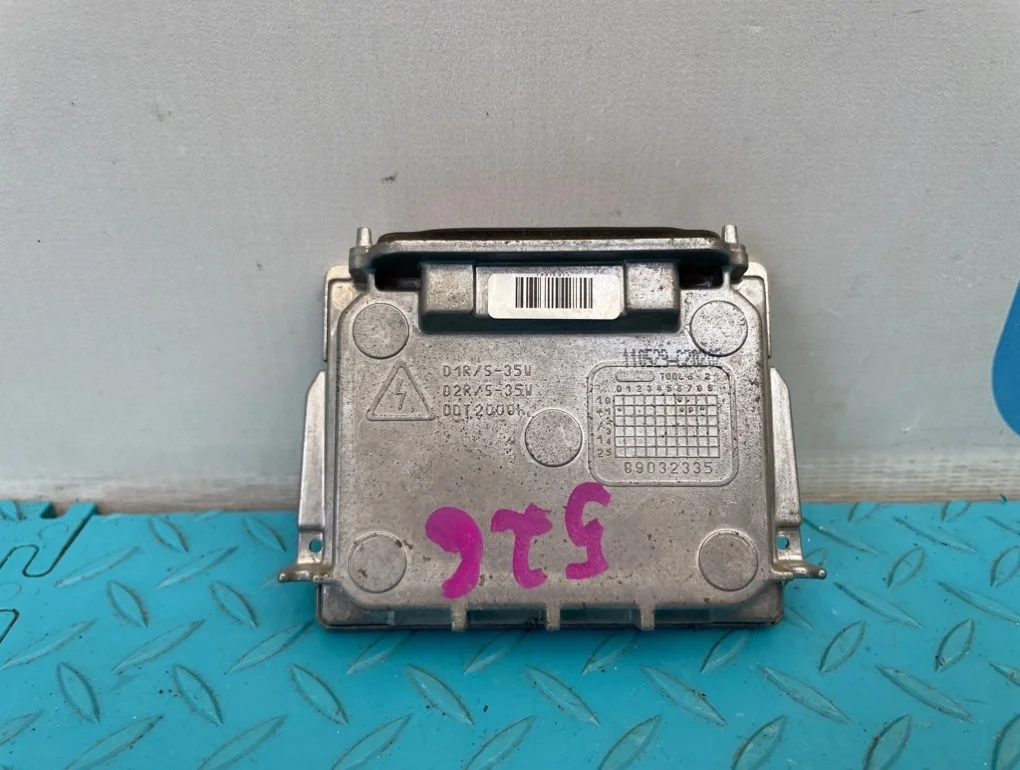 Блок розжига ксенона Volvo Xc60 2012 30784923 DZ B4204T7 2.0