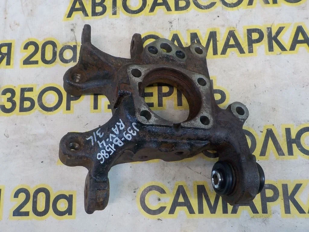 Кулак поворотный задний левый Toyota RAV4 III (2005—2010)