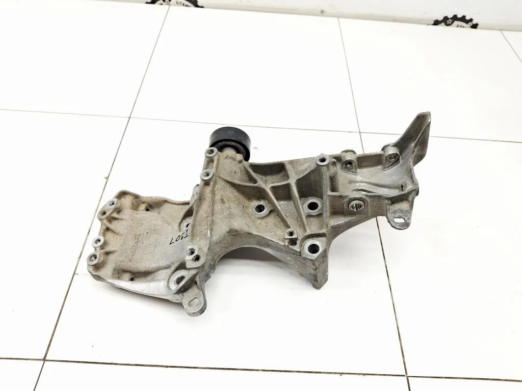 Кронштейн генератора Renault Logan 1 2007 L90