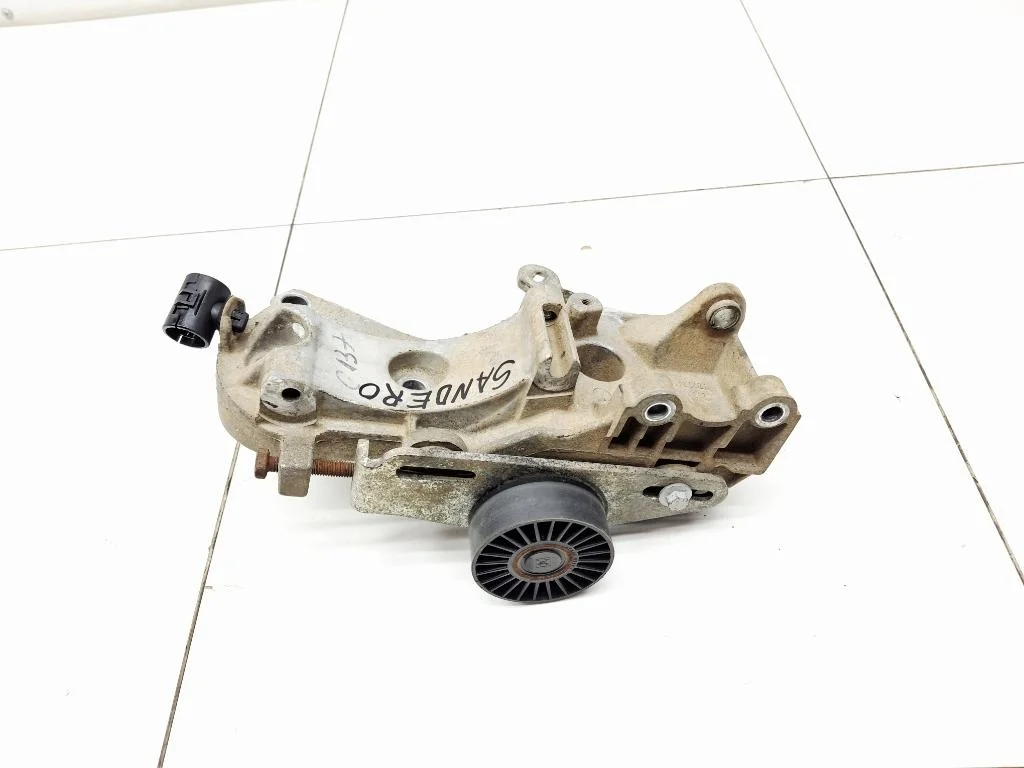 Кронштейн генератора Renault Sandero 1 2014 BS