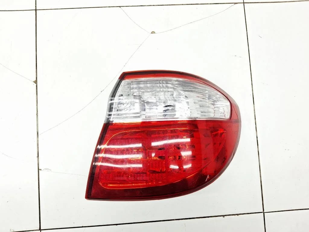 Фонарь задний наружный правый Nissan Almera N16
