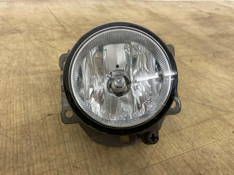 Фара противотуманная Mitsubishi Pajero Sport 3 2015 2016 2017 2018 2019 2020 2021 8321A668 KS, передняя