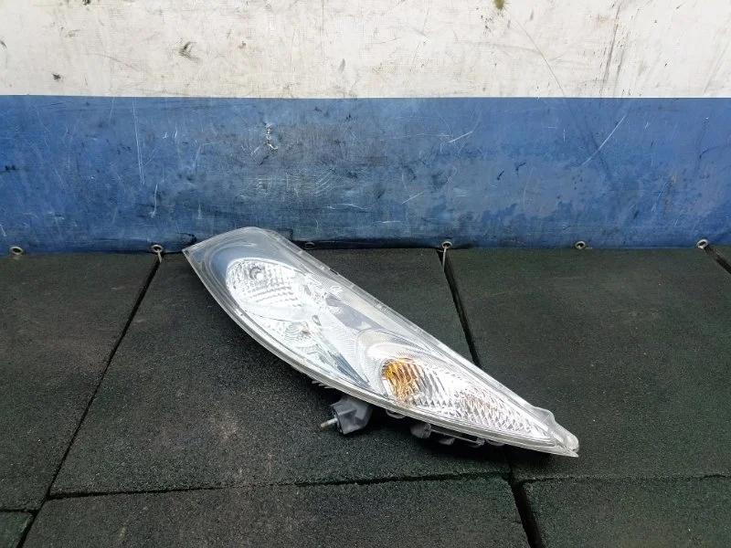 Фара Nissan Juke 2015 261201KL0C F15 1.6 MR16DDT, передняя правая