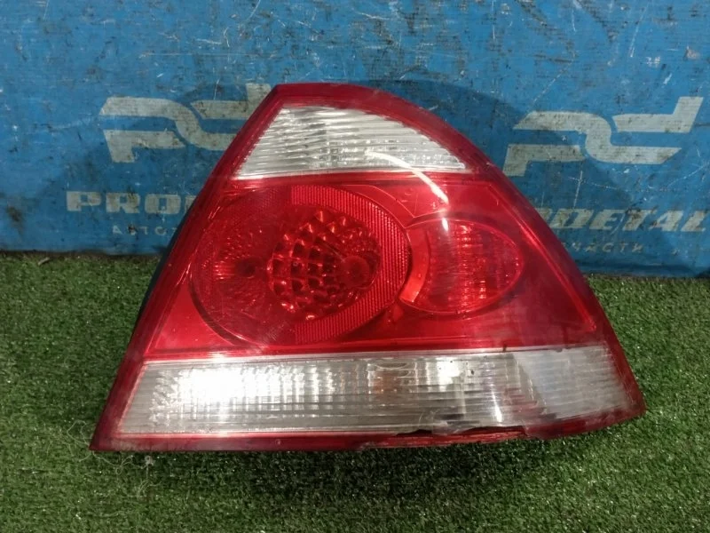 Фонарь наружный задний правый Nissan Almera