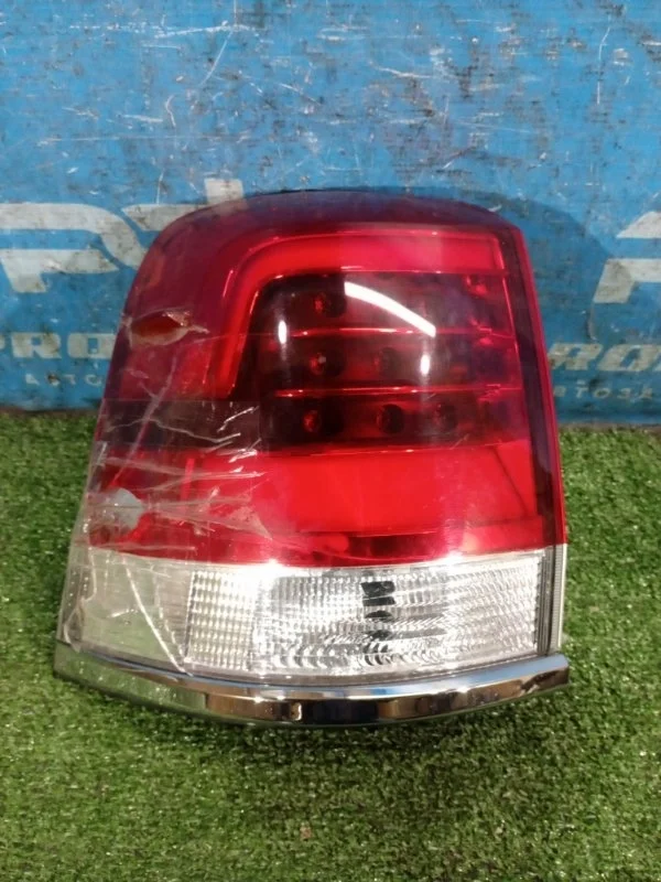 Фонарь наружный задний левый Toyota Land Cruiser