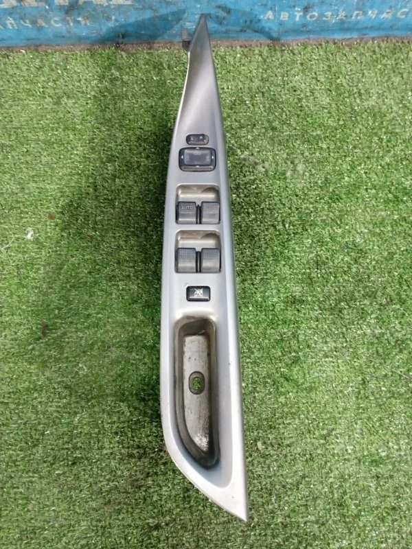 Блок управления стеклоподъемниками передний левый