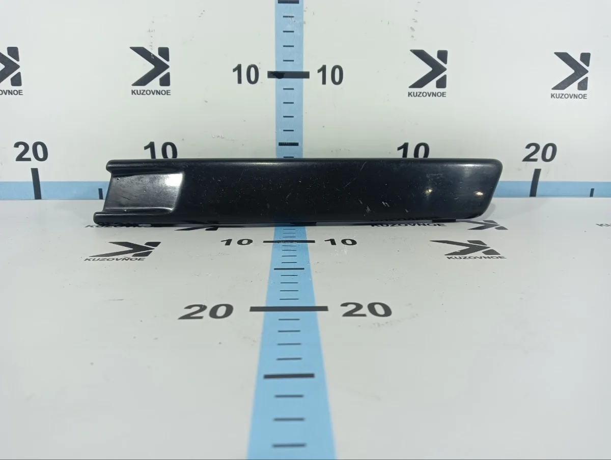 Накладка бампера Volkswagen Passat 2006 3C2