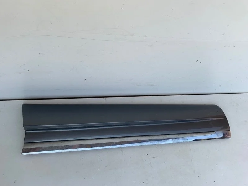 Накладка двери Volkswagen Touareg 2010-2018 7P6854939GRU 2, передняя левая