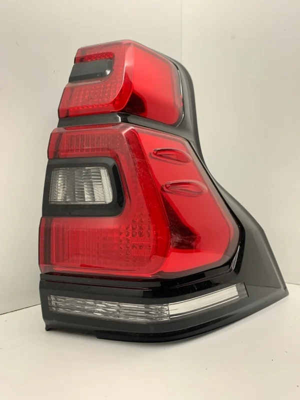 Фонарь Toyota Land Cruiser Prado 2017-2020 8155160C30 150, задний правый