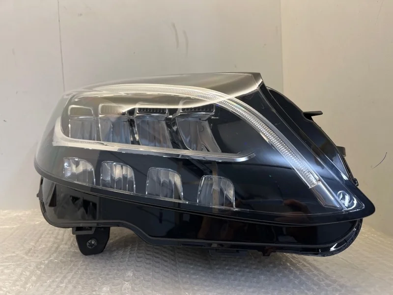 Фара Mercedes-Benz C-Klasse 2018-2022 A2059068005 W205, передняя правая