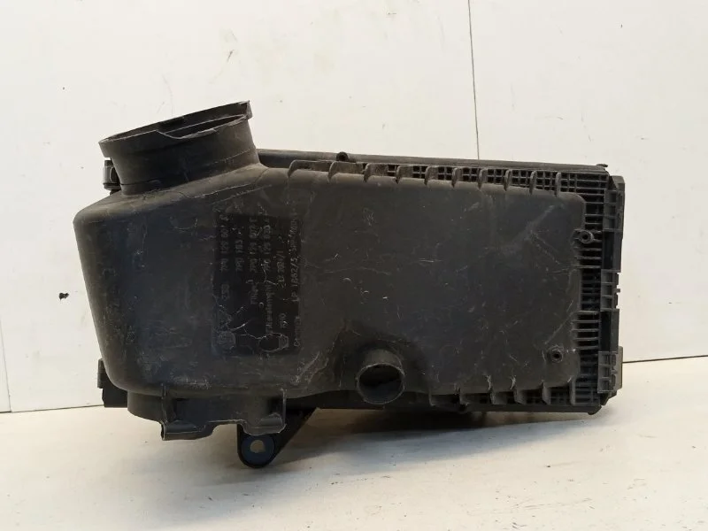 Корпус воздушного фильтра Volkswagen Touareg 2014-2018 7P0129601A 2, передний
