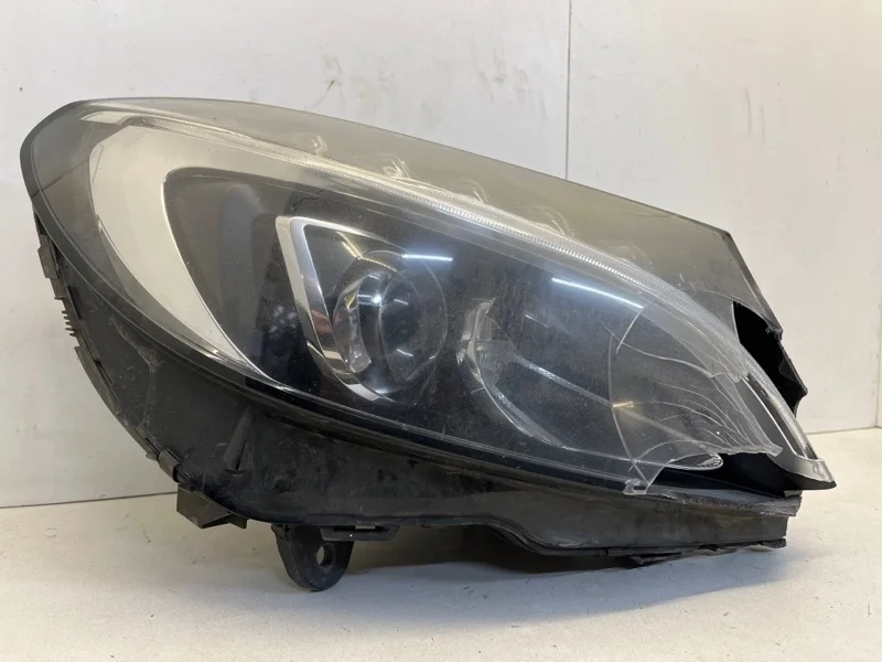 Фара Mercedes-Benz C-Klasse 2014-2021 A2058200661 W205, передняя правая