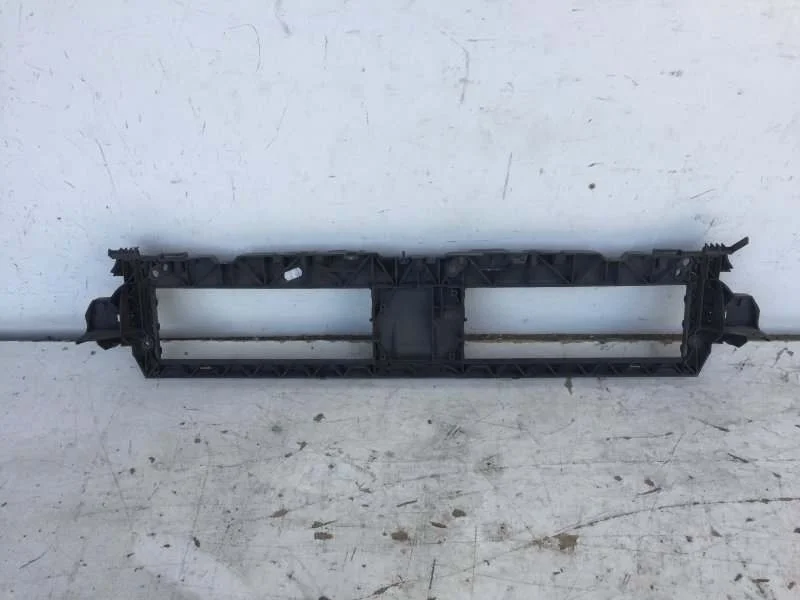 Каркас решётки радиатора Audi A4 2015-2019 8W0807771 B9, передний