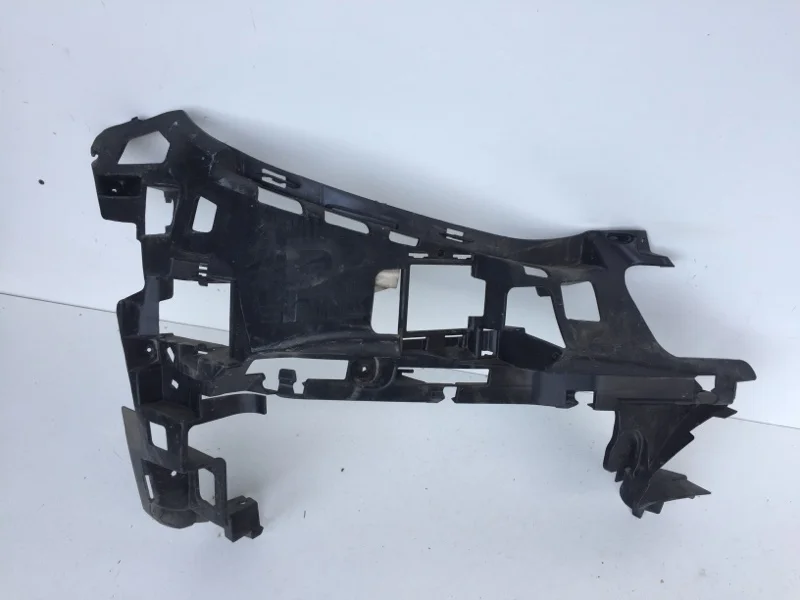 Кронштейн бампера Mercedes-Benz E-Klasse 2016-2020 A2136202900 W213, передний правый