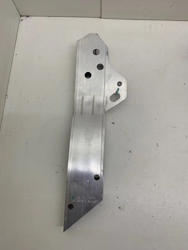 Кронштейн панели радиатора Mercedes-Benz E-Klasse 2016-2020 A2136206300 W213, передний левый