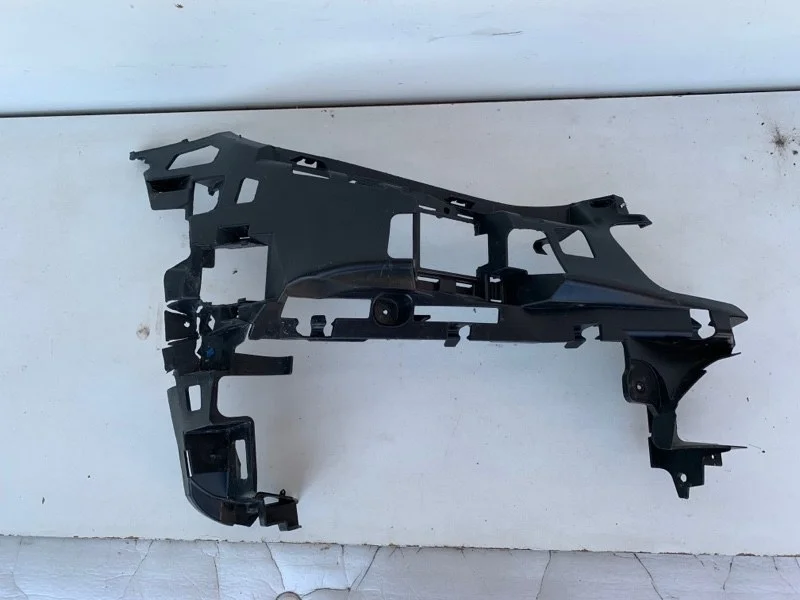 Кронштейн бампера Mercedes-Benz E-Klasse 2016-2020 A2138852400 W213, передний правый