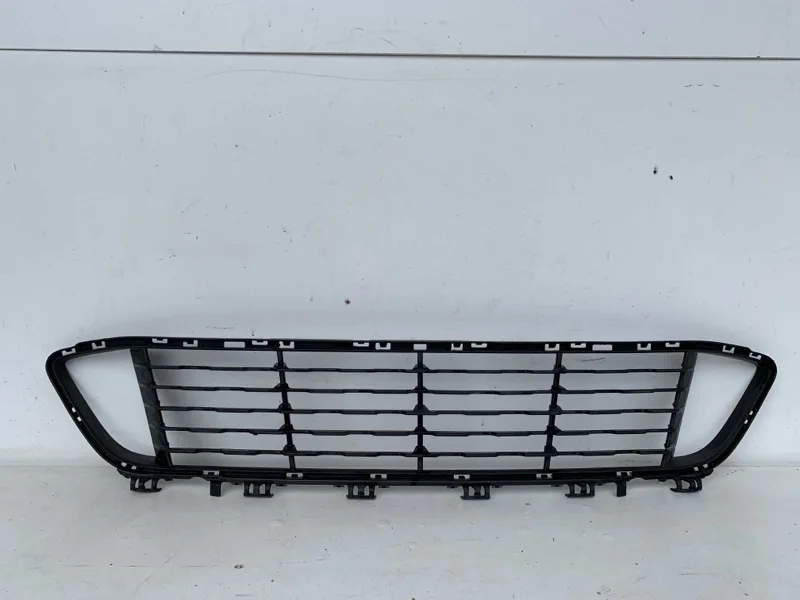 Решётка бампера Bmw X1 2014-2020 51117354773 F48, передняя