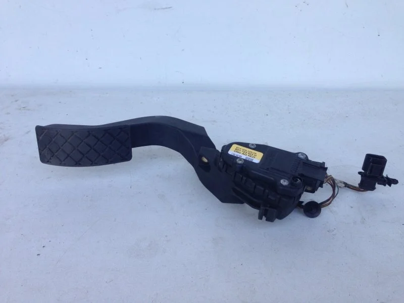 Педаль газа Audi A6 1997-2004 8D1723523H C5, передняя