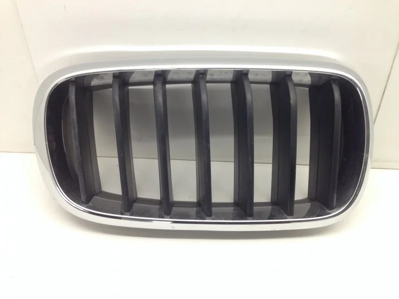 Решётка радиатора Bmw X5 2013-2018 51137294486 F15, передняя правая