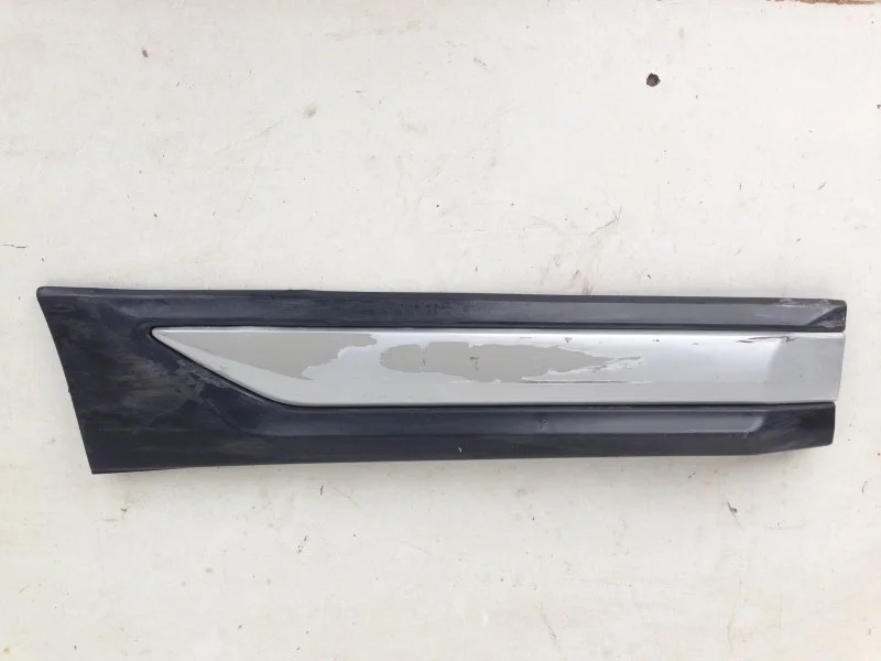 Накладка на дверь Mitsubishi Outlander 2017-2020 5757A410 3, задняя правая