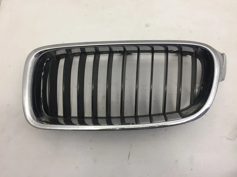 Решётка радиатора Bmw 3 Series 2015-2020 51137255411 F30/F31, передняя левая