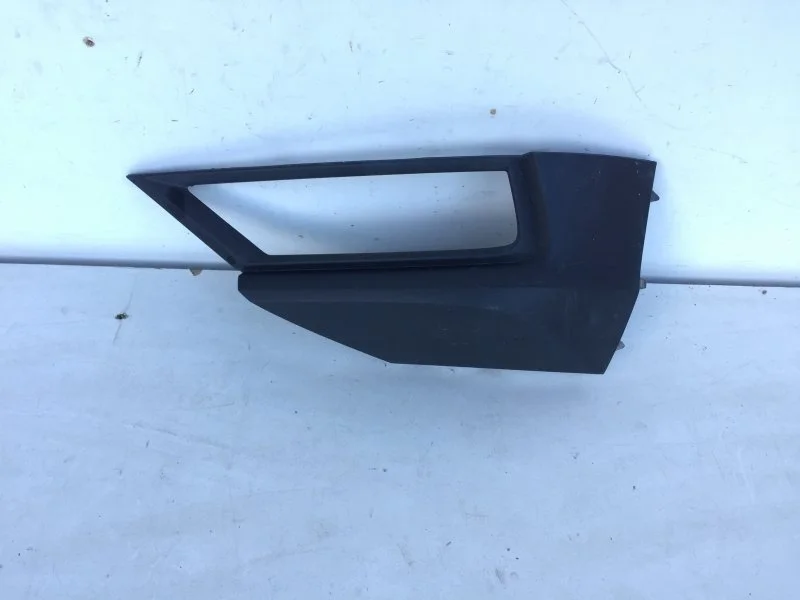 Накладка противотуманной фары Volkswagen Tiguan 2016-2020 5NA853211A 2, передняя левая