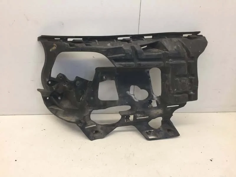 Кронштейн бампера Volvo S60 2013-2018 31323841 2, передний правый